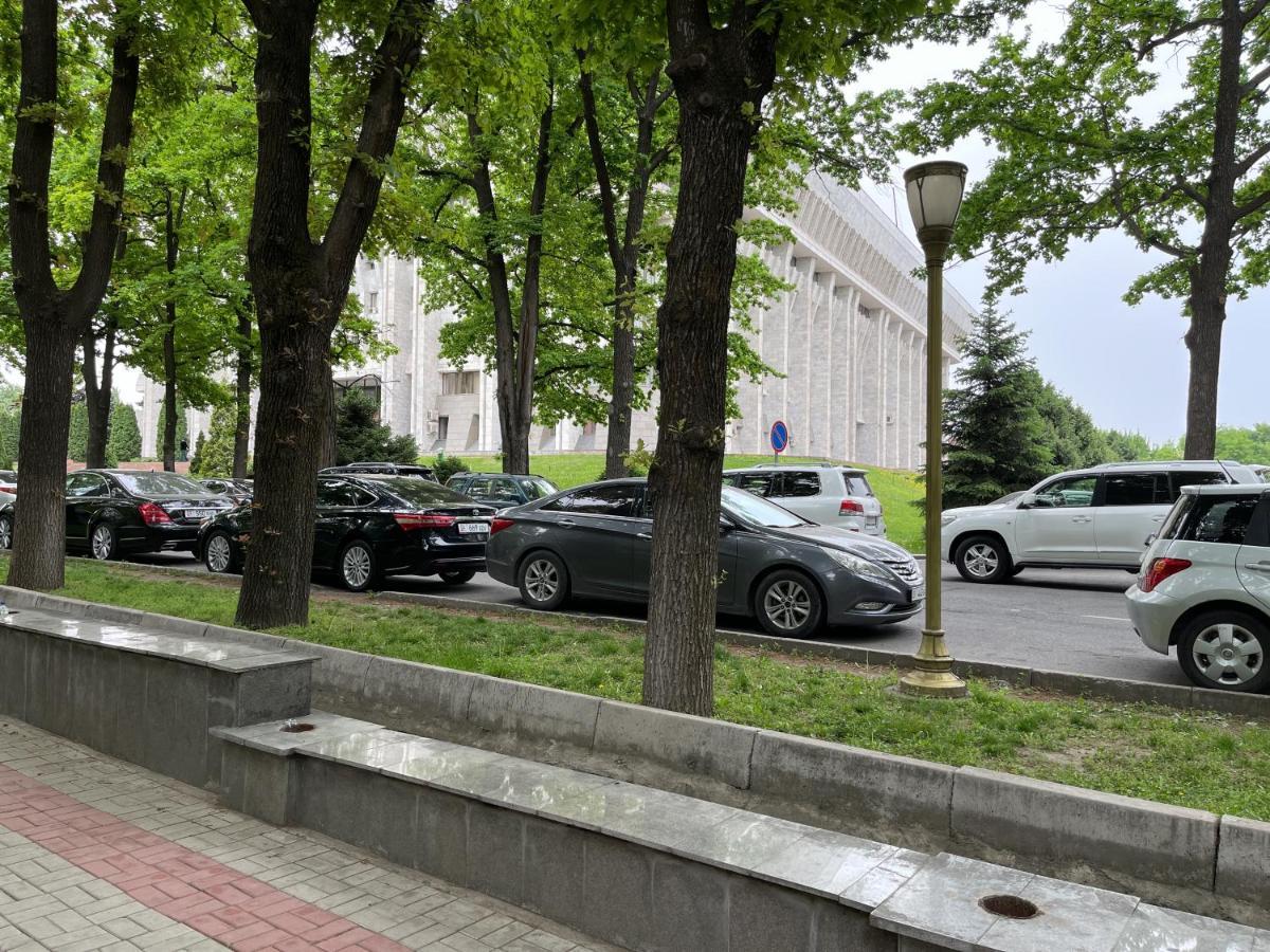 Logvinenko Apartment Bisjkek Eksteriør bilde